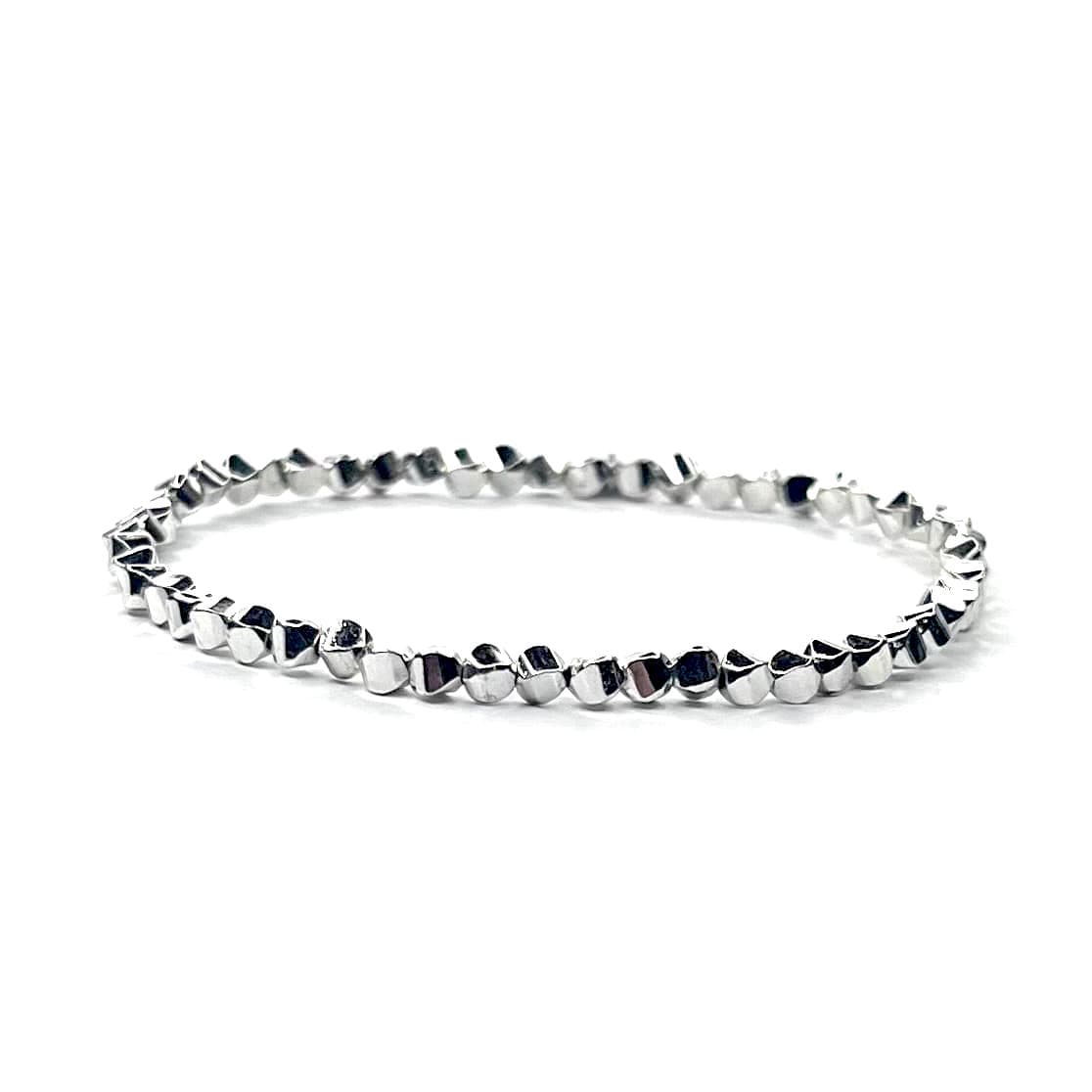 Bracelet femme en hématite argentée conçu sur mesure avec des perles de 3 mm