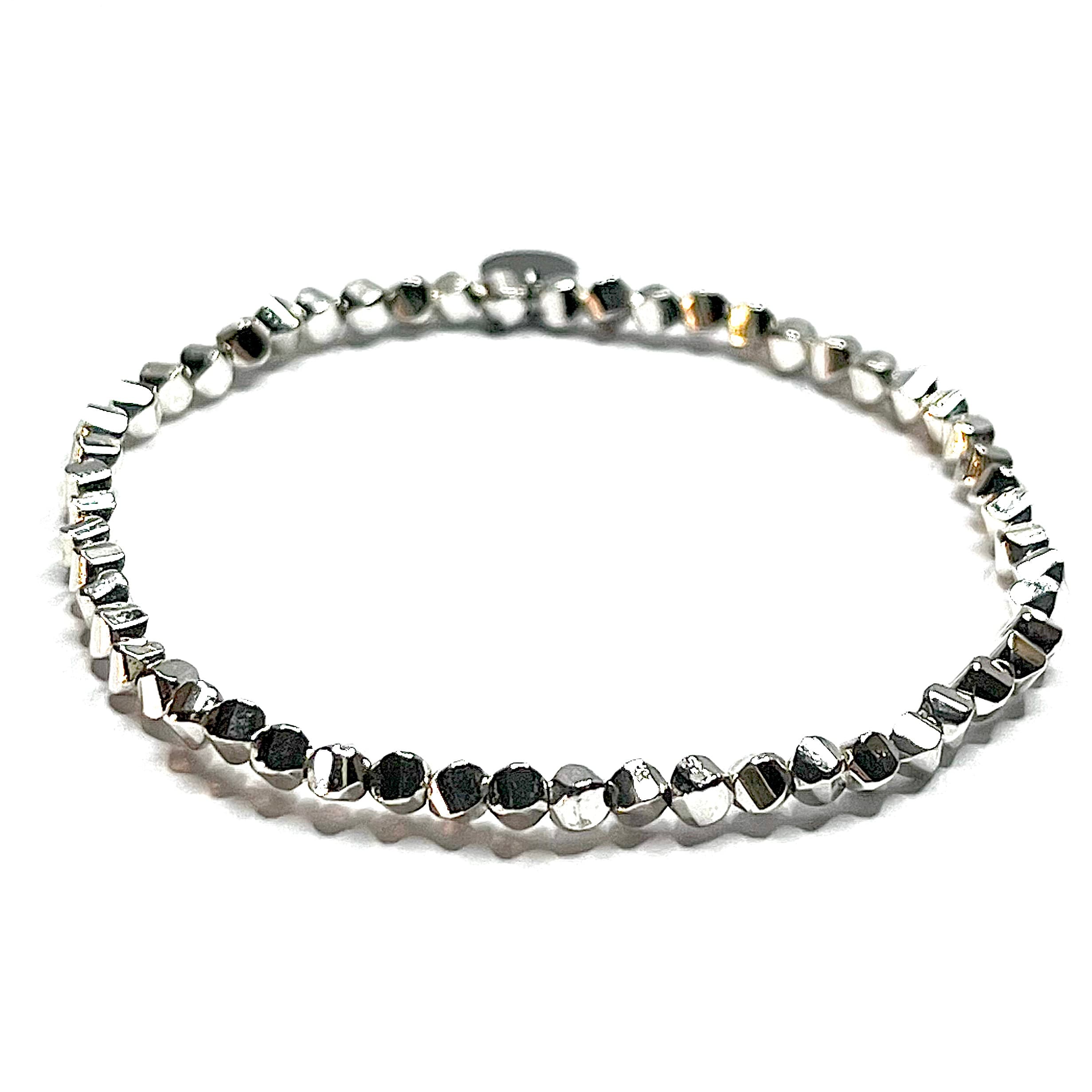 Bracelet femme en hématite argentée conçu sur mesure avec des perles de 3 mm