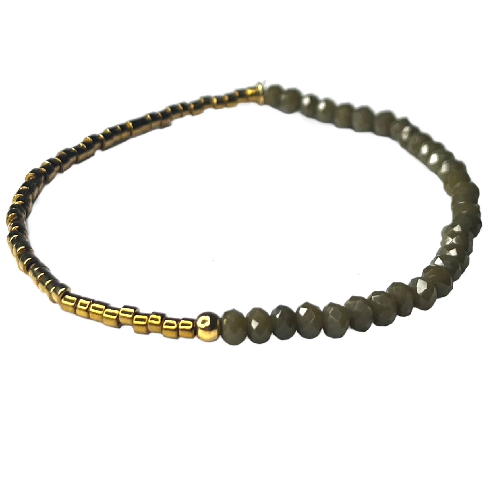 Bracelet femme en perles à facettes kaki et miyuki doré conçu sur mesure avec des perles de 2 et 3 mm