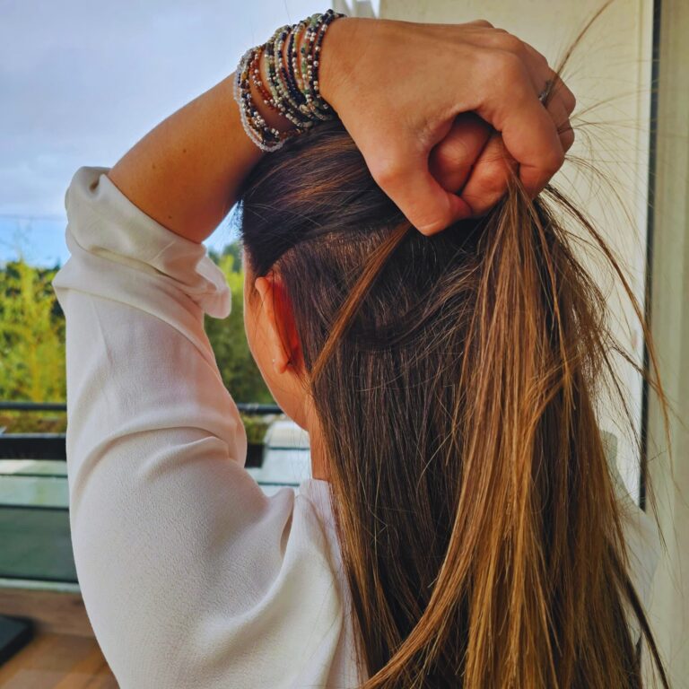 Bracelet femme personnalisable conçu sur mesure avec des perles. Atelier situé à Aix en Provence. Fabrication Française