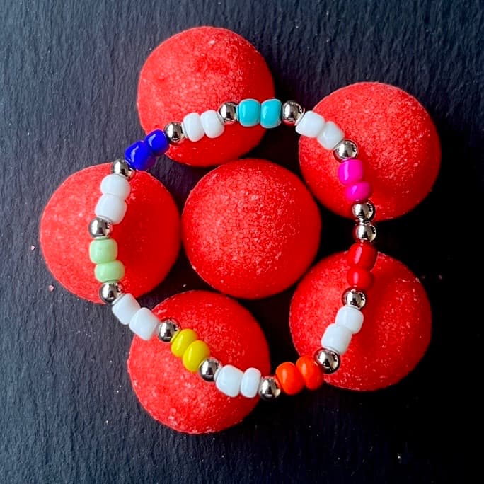 Bracelet fille en perles tchèques Arc-en-ciel et en acier inoxydable conçu sur mesure avec des perles de 4 mm