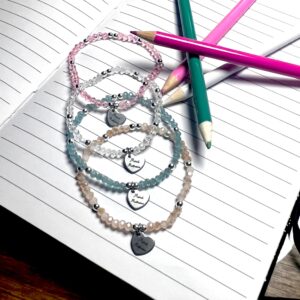 Bracelet femme Merci Maîtresse en perles à facettes scintillantes beige rosé, cristal, rose irisé, vert d'eau avec pendentif cœur conçu sur mesure avec des perles de 3 mm