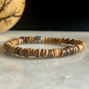 Bracelet homme en bois clair naturel conçu sur mesure avec des perles de 5 mm