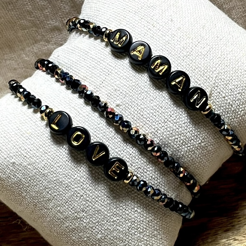 Bracelet femme en perles à facettes scintillantes noire cuivré avec le mot maman conçu sur mesure avec des perles de 3 mm