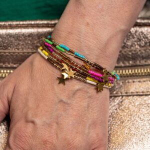 Bracelet femme en perles japonaises champagne, doré et couleurs vives, avec pendentif étoile en acier inoxydable fait main conçue sur mesure avec des perles de deux millimètres